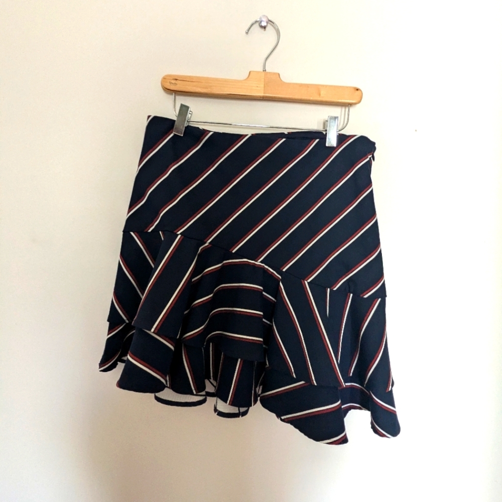 Express asymmetrical skirt